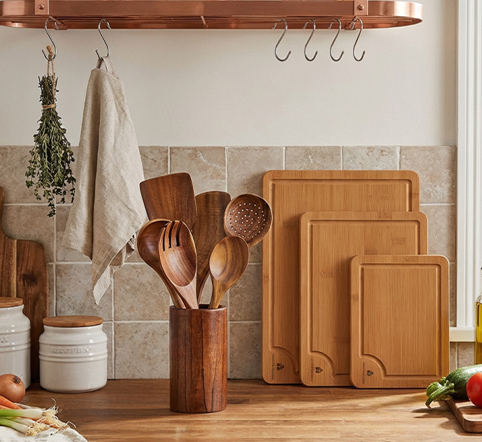 WOODENHOUSE Utensil and Cutting Board Set